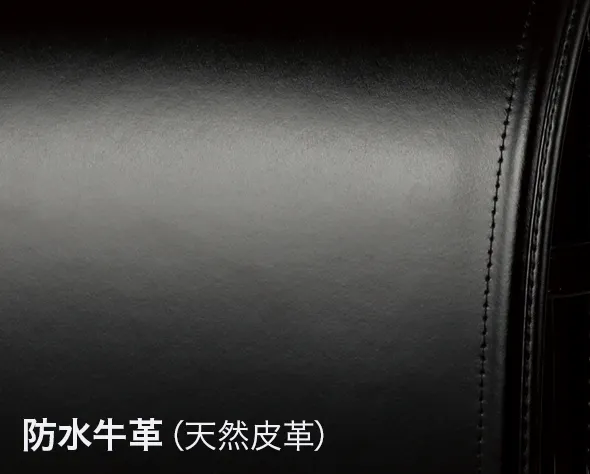 牛革ならではの高級感と風合いが特徴