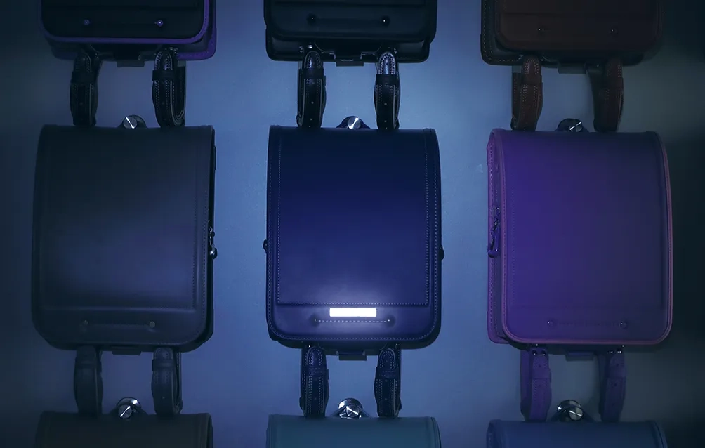 子どもの安全性を考えたシール式の反射材