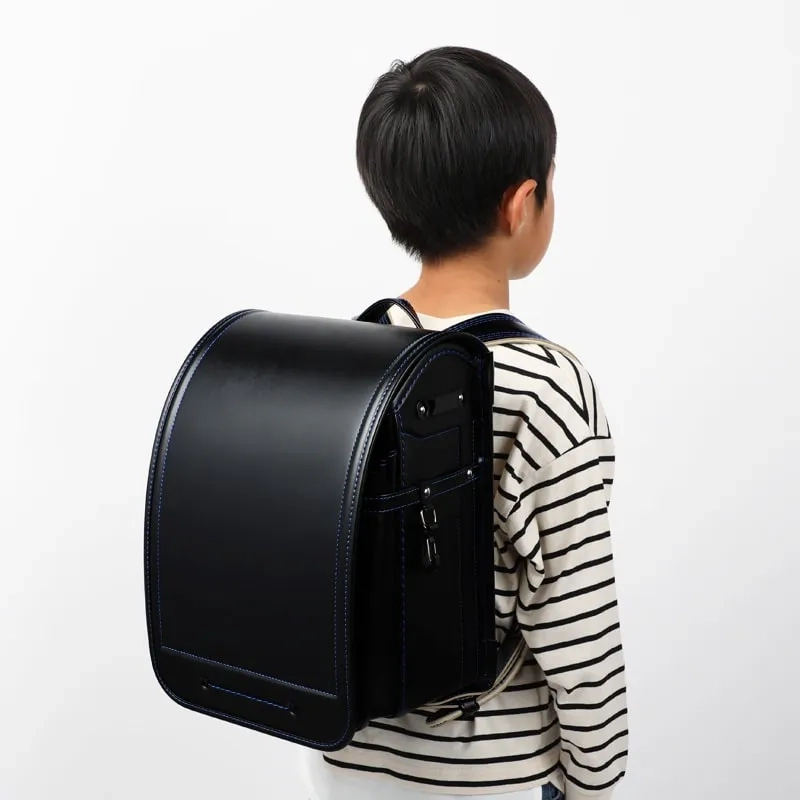 背負ったときは青が目立ちすぎない