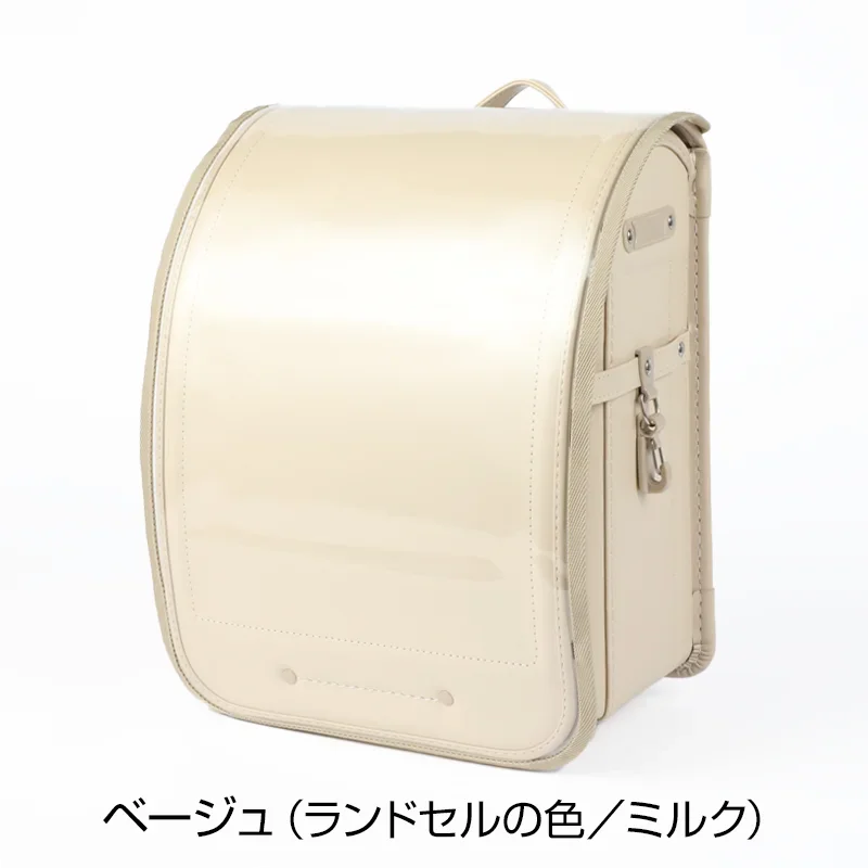 透明なランドセルカバーを装着する