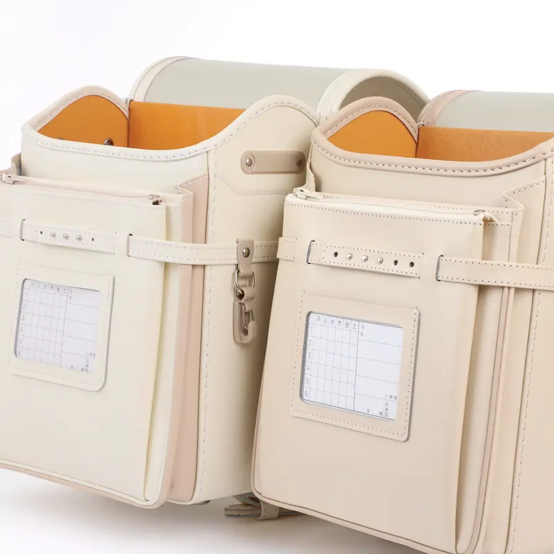 左がNo.50、右がNo.01ミルク ※No.30も小マチの配色はNo.50と同じ