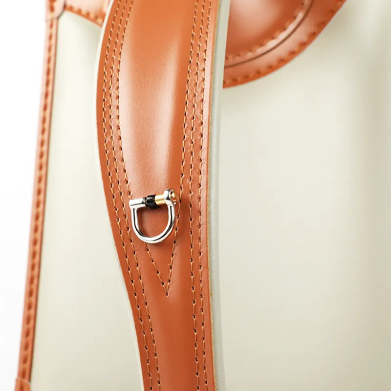 防犯ブザーフックの取り付け例の画像